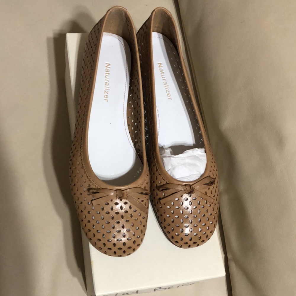 NIB Naturalizer Leather Lattice Flat - Picture 2 of 5